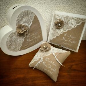 Ensemble de mariage personnalisé – Lin & dentelle (urne, livre d’or & coussin porte-alliances)