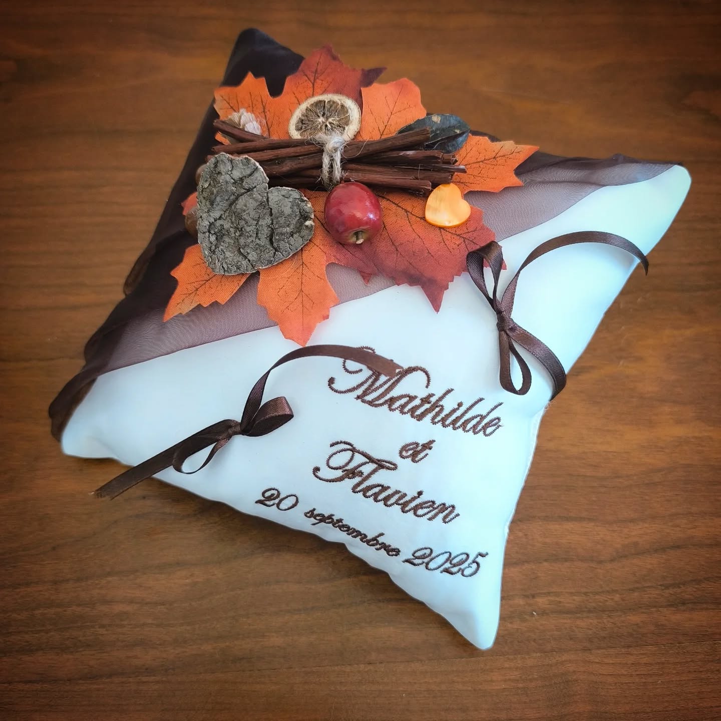 Porte-alliances mariage thème automne – Coussin personnalisé fait main