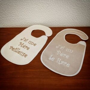 Bavoir brodé (nous contacter pour modèle dispo)